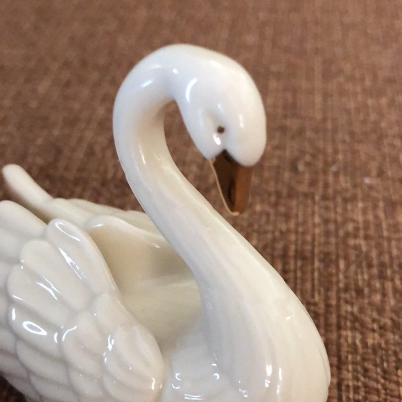 Lenox Swan with 24 Karat Gold Accents - Picture 6 of 7